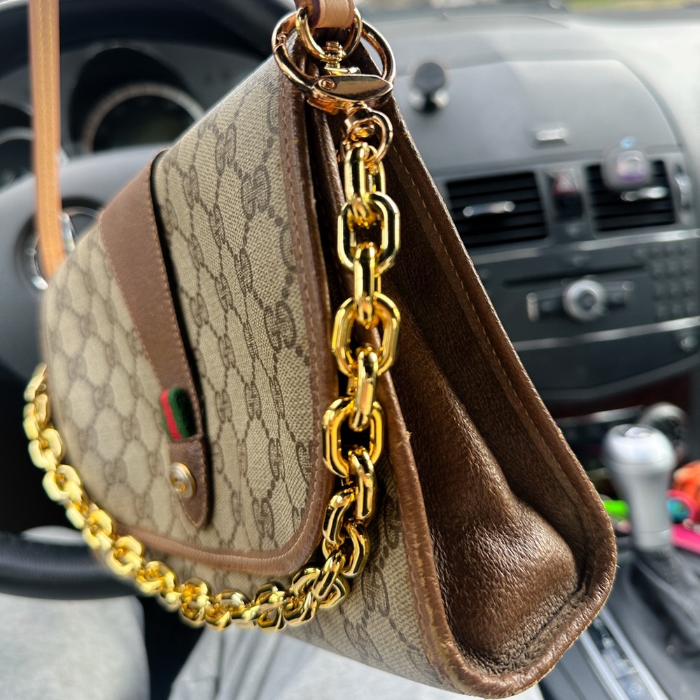 ✨🍒Vintage Gucci Beige GG Canvas Shoulder Bag with Brown Trim and Gold Chain🍒✨ - Picture 9 of 13